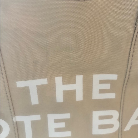 Marc Jacobs The Tote Bag in Beige - Picture 4 of 8